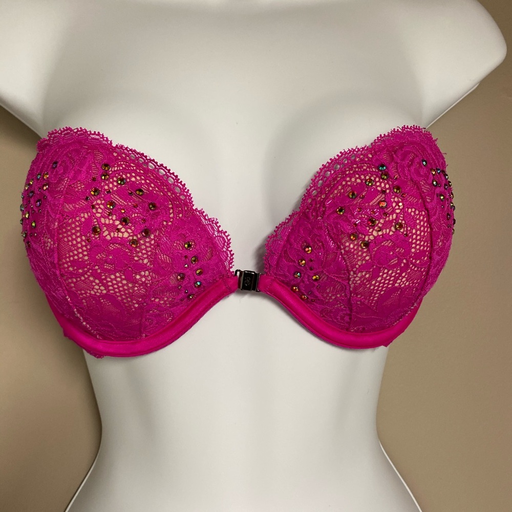 Victoria’s Secret Padded Strapless Bra NWOT 32B- perfect for Valentine’s Day